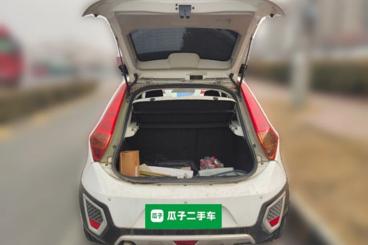 Used MG 3SW 2015 1.5L AMT Elite Model Trunk