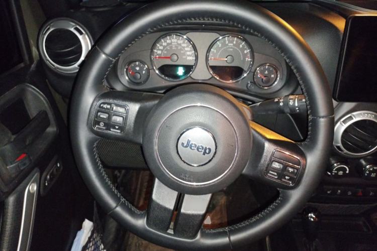 Used Jeep Wrangler 2015 3.0L Sahara Four-Door Comfort Edition
