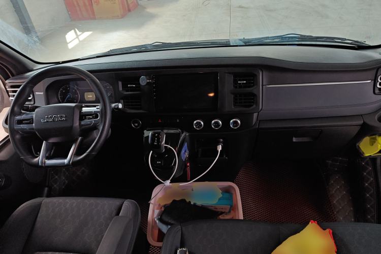 Used JMC Fushun 2023 2.0T Automatic Short-Wheelbase Low-Roof Commercial & Multi-Purpose Passenger Vehicle 6-Seater with Dual-Opening Tailgate
