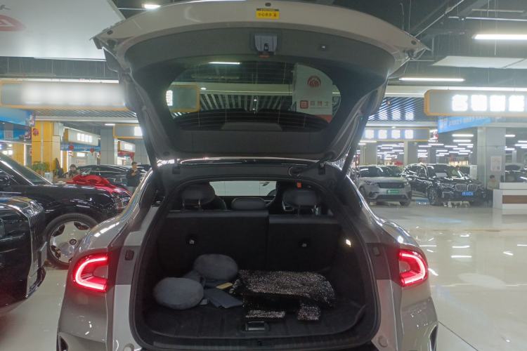 Used Xiaomi Auto YU7 2025 Ultra-Long Range All-Wheel Drive Pro Version
