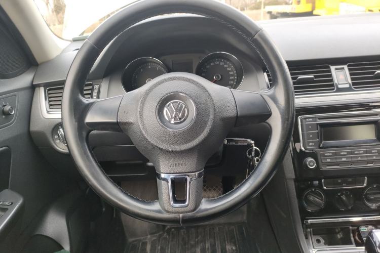Used Volkswagen Bora 2015 Qihui Edition 1.6L Automatic Fashion Model Steering Wheel