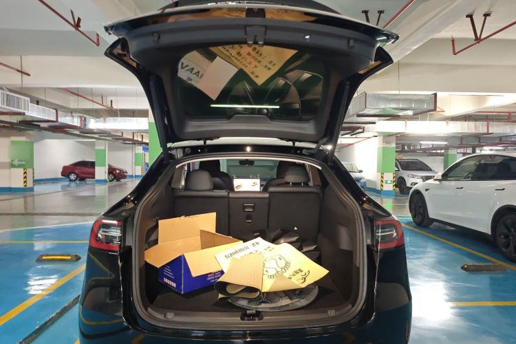 Used Tesla Model Y 2023 Rear-Wheel-Drive Version Trunk