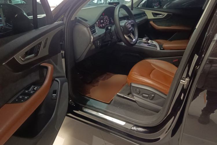 Used Audi Q7 2018 40 TFSI Comfort Model