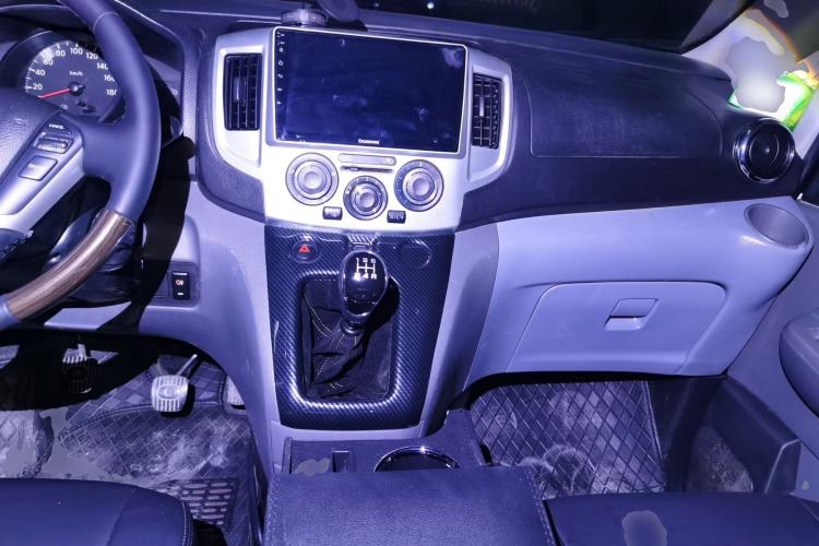 Used Nissan NV200 2011 1.6L 223 Seats Deluxe Version Center Console