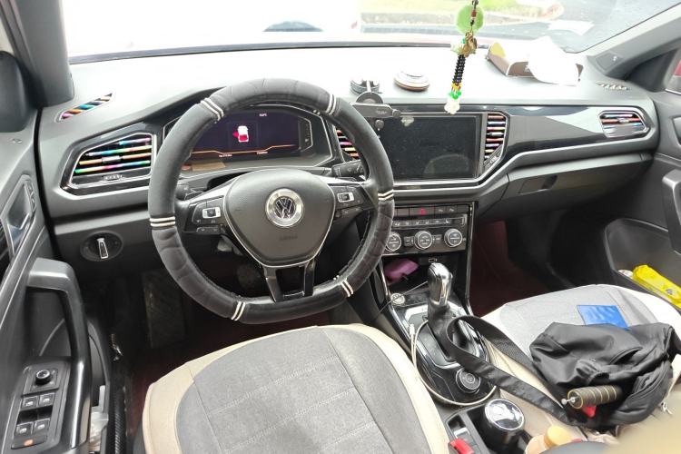 Used Volkswagen T-ROC 2018 280TSI DSG Four-Wheel Drive Luxury Version China V Emission Standard Center Console