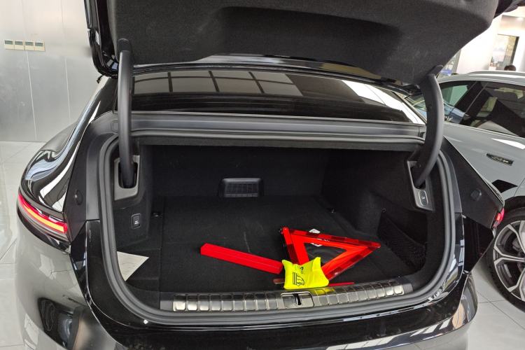 Used Nio ET9 2025 100kWh Signature Edition
