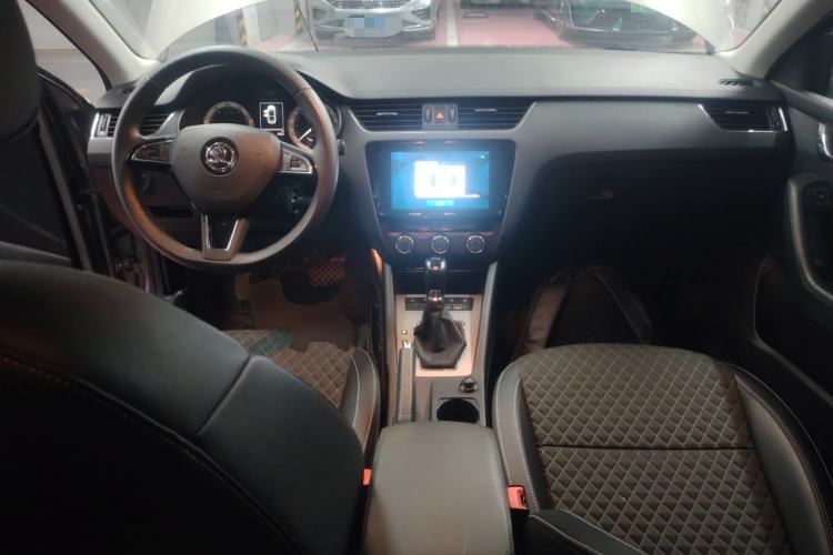 Used Skoda Octavia 2019 TSI280 DSG SmartDrive Luxury Edition China VI Center Console