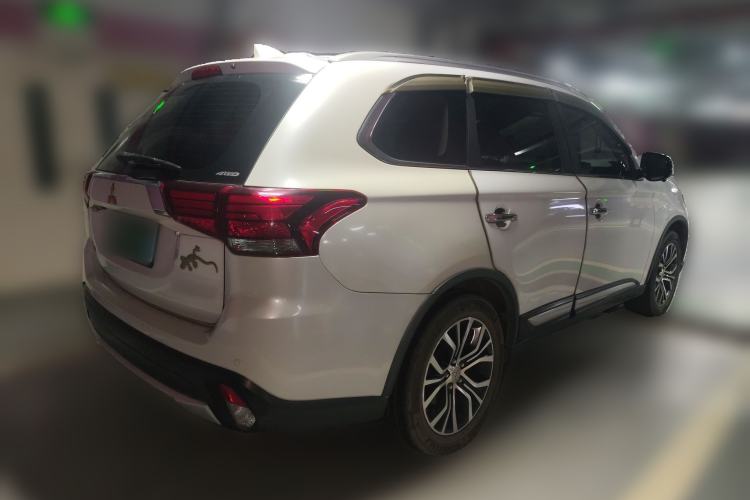 Used Mitsubishi Outlander 2018 2.4L 4x4 Luxury Edition 7-Seater