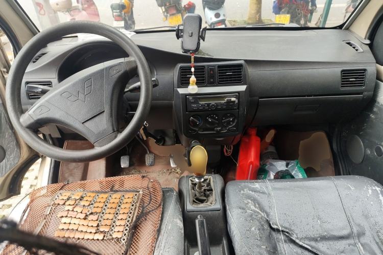 Used Wuling Rongguang 2012 1.5L Extended Basic Version Center Console