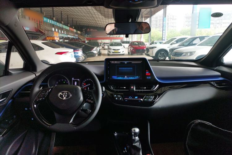 Used Toyota C-HR 2018 2.0L Luxury Edition China V Standard Center Console