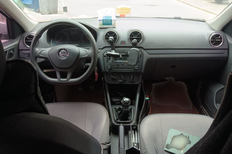 Used Volkswagen Jetta 2019 Dream Edition 1.5L Manual Fashion Version Center Console