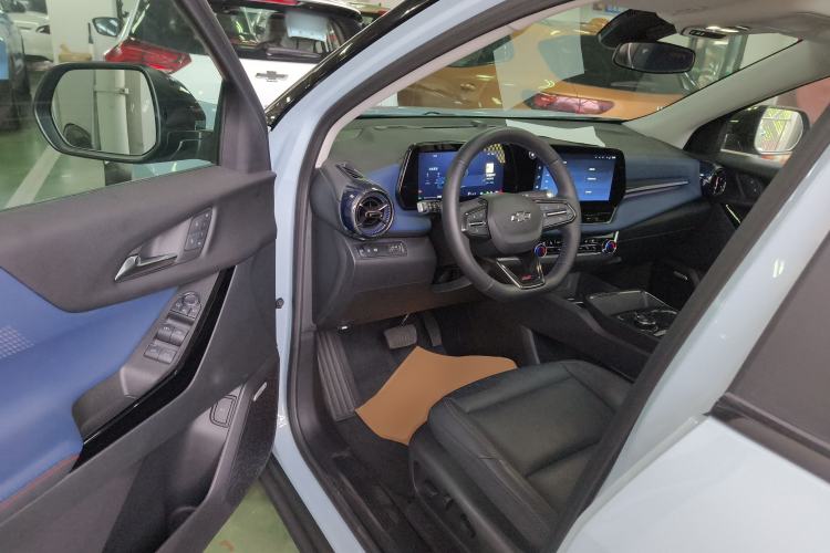 Used Chevrolet Equinox Plus 2024 102km RS Ultimate Edition Driver Seat