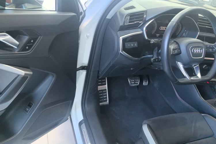 Used Audi Q3 2023 Updated 40 TFSI Fashionable and Dynamic Version