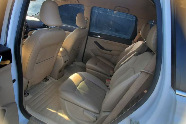 Used Baojun 730 2014 1.5L manual Comfort version 7 seats