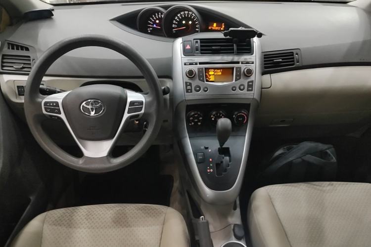 Used Toyota Verso 2015 180E CVT Crossover Edition
