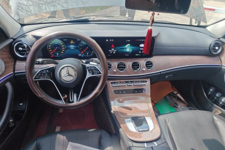 Used Mercedes-Benz E-Class 2021 E 300 L Luxury Model Center Console