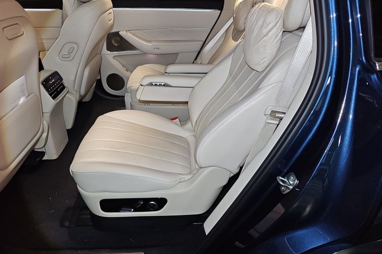 Used Hima AITO M8 2025 Model, Pure Electric Max+ Six-Seat Long-Range Version Left Rear Seat