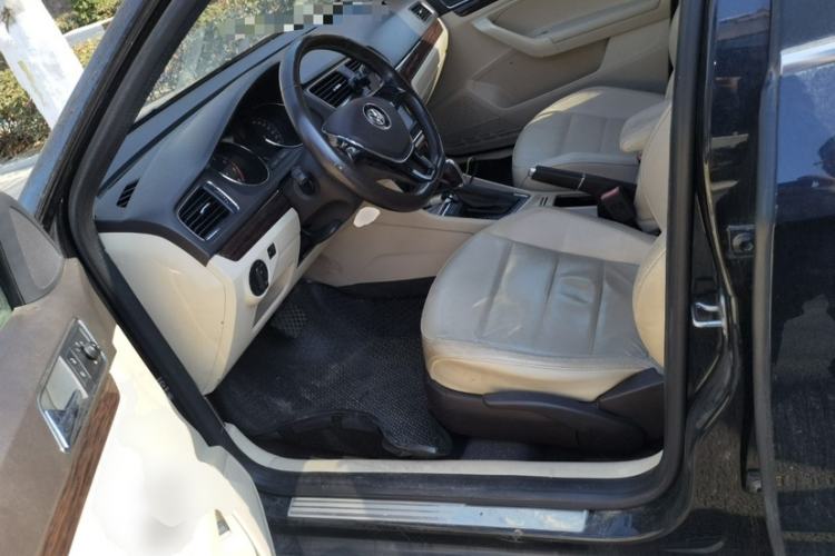 Used Volkswagen Lavida 2015 1.6L Automatic Comfort Edition
