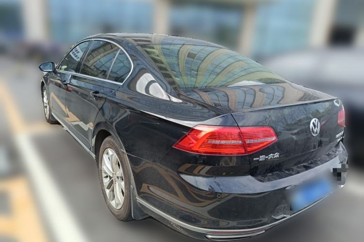 Used Volkswagen Magotan 2017 380TSI DSG Luxury Model Rear Left 45 Deg