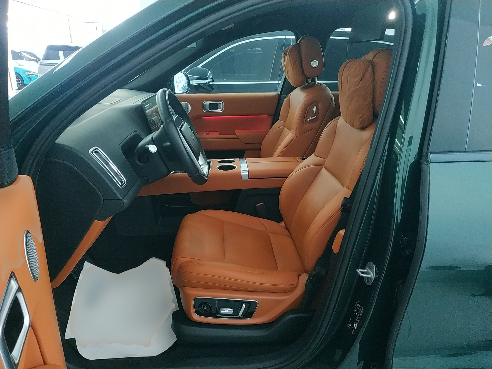 المقاعد الأمامية داخل السيارة