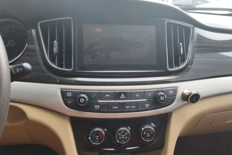 Used Baojun 730 2016 1.5T Manual Comfort Version 7 Seats
