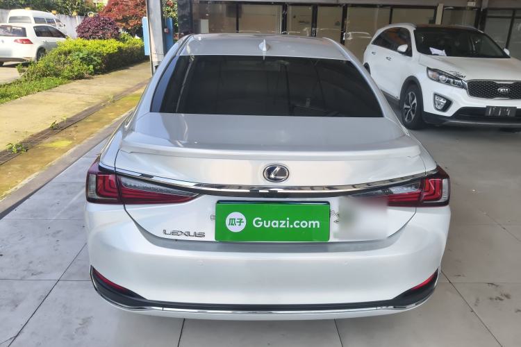 Used Lexus ES 2018 300h Premier Edition China VI Standard
