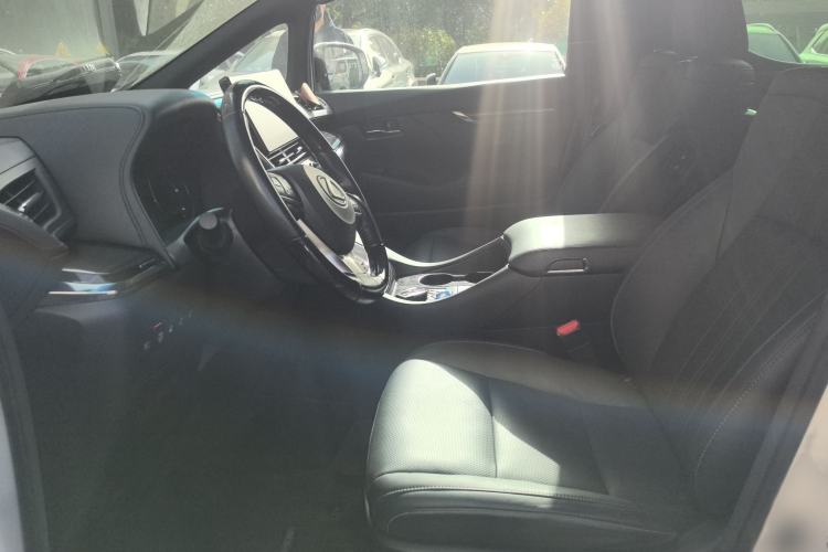 Used Lexus LM 2020 300h Seven-Seat Elegant Edition

