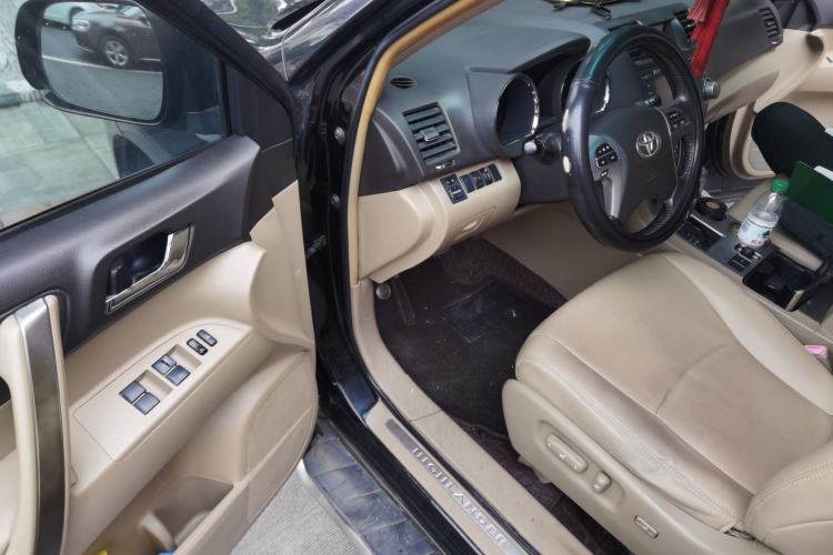 Used Toyota Highlander 2012 2.7L Two-Wheel Drive 7-Seater Luxury Edition
