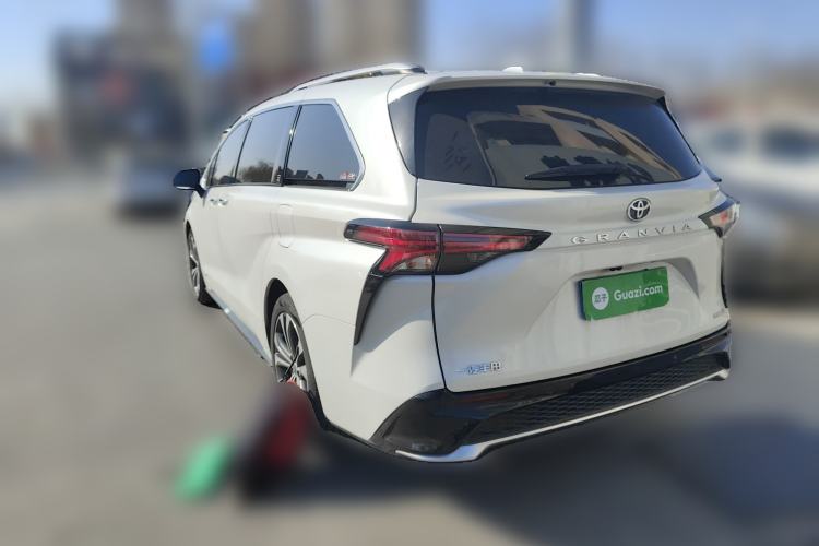 Used Toyota Granvia 2022 2.5L Hybrid Flagship Edition
