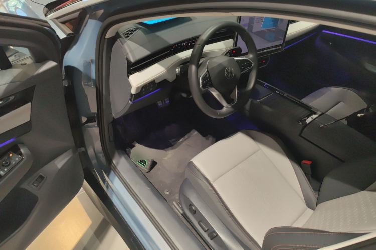 Used Volkswagen ID.7 VIZZION 2024 AIR model Driver Seat