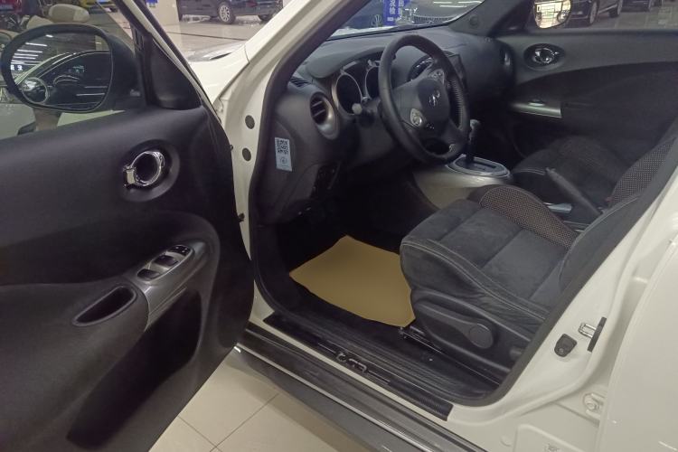 Used Infiniti ESQ 2014 1.6L Spontaneous Edition
