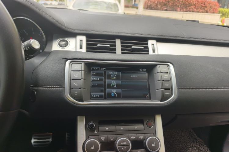 Used Land Rover Range Evoque 2015 2.0T Five-Door Sporty Edition Audio And AC Panel