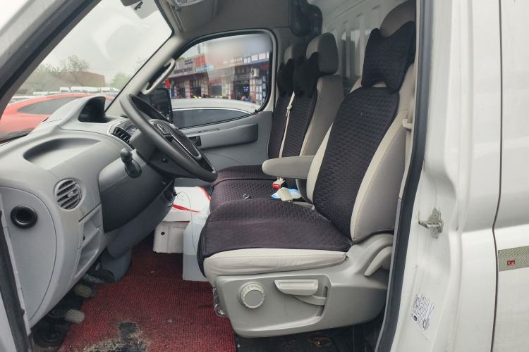 Used SAIC MAXUS Xintu V80 2023 2.0T Manual Classic City Delivery King Long Wheelbase Mid-Roof 3-Seater
