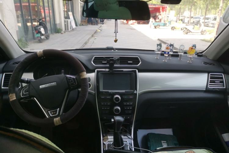 Used Haval H2 2017 Red-Label 1.5T Automatic Two-Wheel Drive Luxury Model Center Console