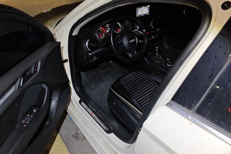 Used Audi A3 2014 Limousine 40 TFSI S line Comfort Model