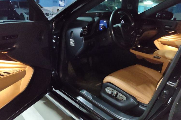 Used Lexus LS 2021 500h Excellence Edition
