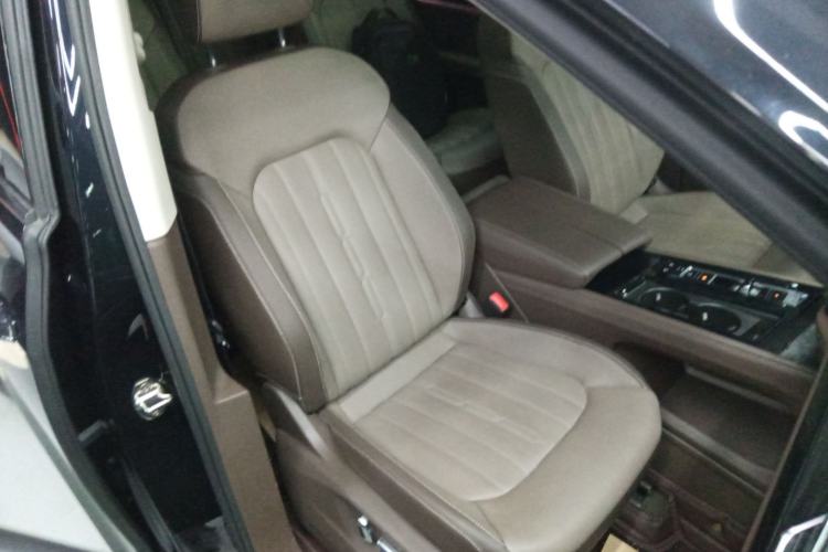 Used Volkswagen Viloran 2023 Facelift 330TSI Luxury Edition
