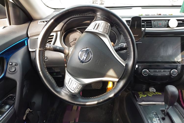 Used Nissan X-Trail 2015 2.0L CVT Comfort MAX Edition 2WD
