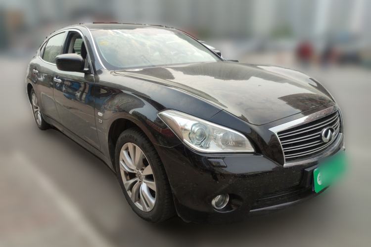 Used Infiniti Q70 2013 Q70L 2.5L Comfort Edition Front Right 45 Deg