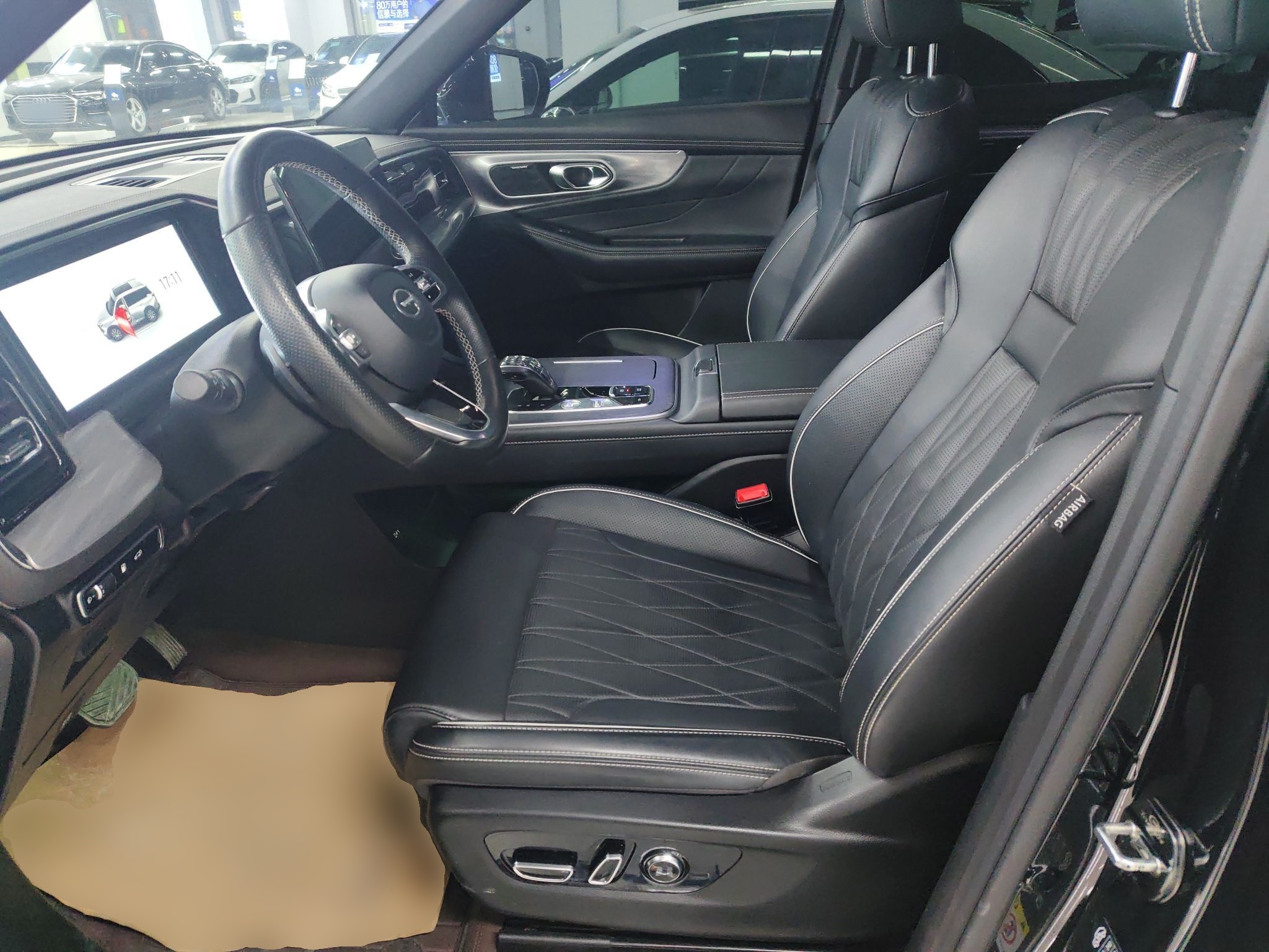 المقاعد الأمامية داخل السيارة