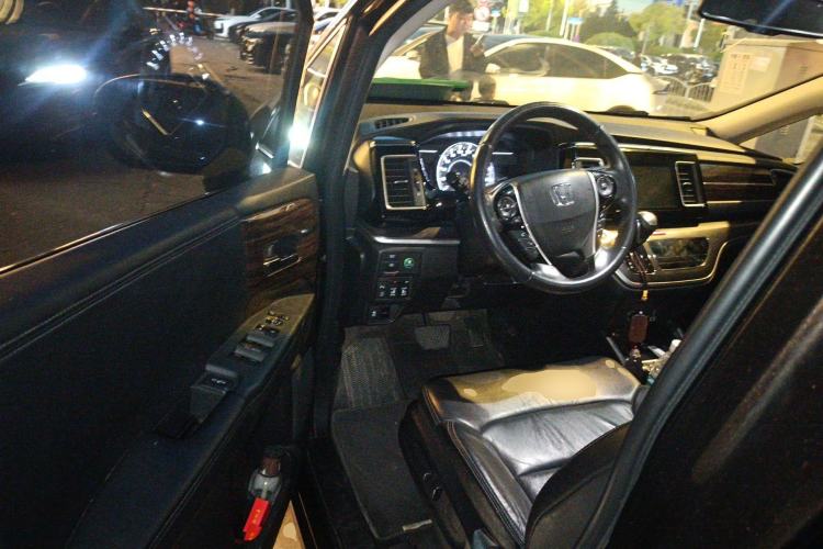 Used Honda Elysion 2016 2.4L Luxury Edition
