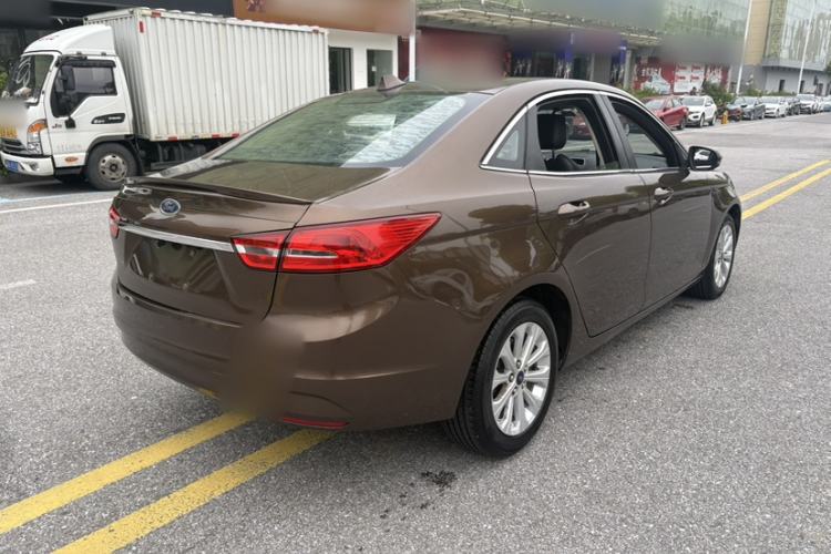 Used Ford Escort 2015 1.5L Automatic Fashion Model Exterior 2