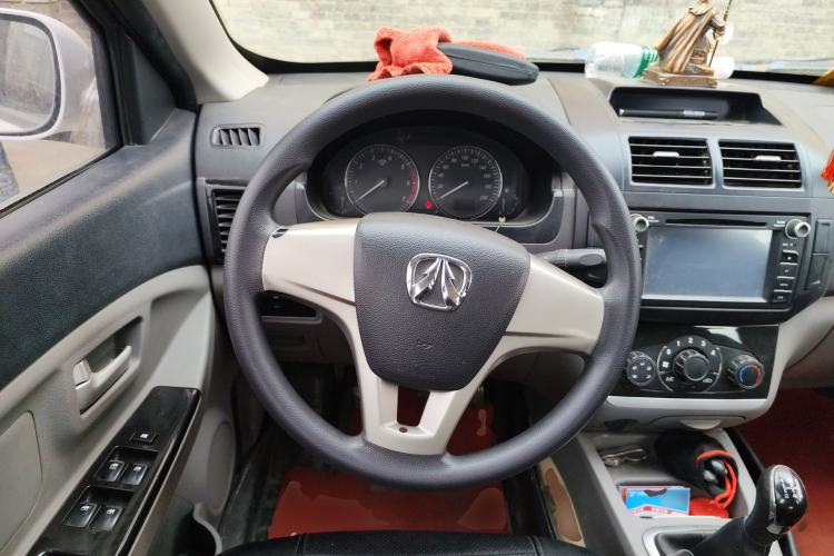 Used BAIC Weiwang M20 2014 1.5L practical type BJ415A Steering Wheel