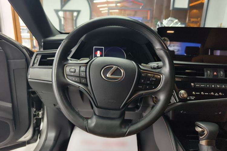 Used Lexus ES 2023 200 Excellence Edition
