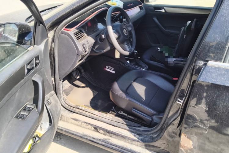 Used Volkswagen Santana 2015 1.6L Automatic Comfort Edition Driver Seat