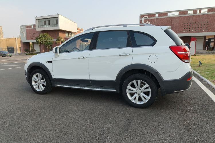 Used Chevrolet Captiva 2017 2.4L 4x4 Flagship Edition 7-Seater
