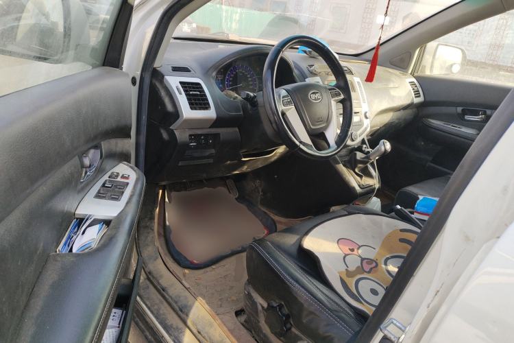 Used BYD S6 2014 2.0L Manual Luxury 5-Seater