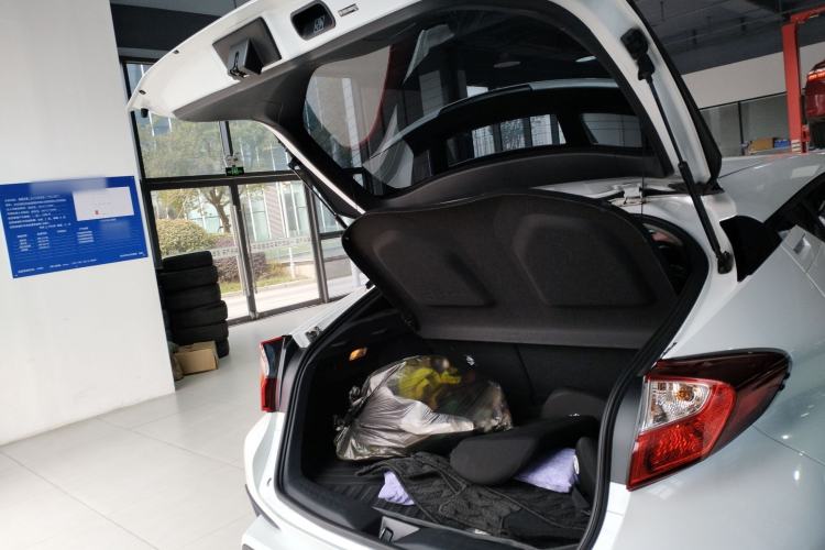 Used Toyota IZOA 2021 Dual-Motor 2.0L Yixiang Edition Trunk