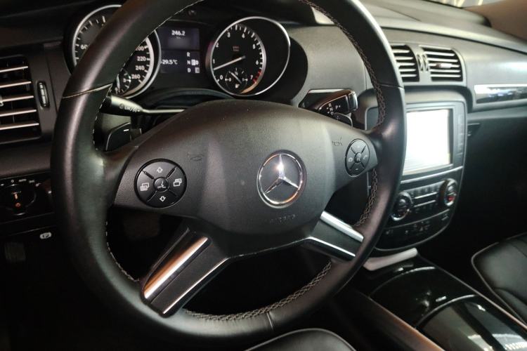 Used Mercedes-Benz R-Class 2017 R 320 4MATIC Business Edition Prestige Model Steering Wheel