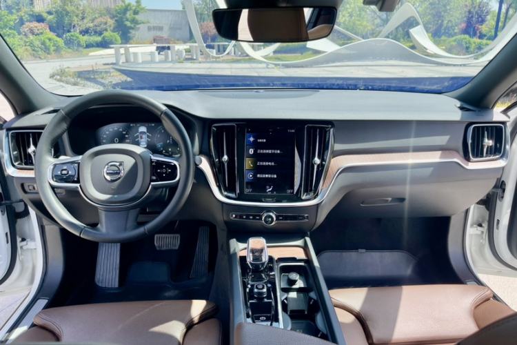 Used Volvo S60 2022 B4 Zhiyuan Luxury Edition
